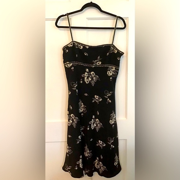 Maggy London Dresses & Skirts - Maggy London Silk cocktail dress